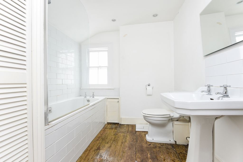 Property photo 2 of 6 Bathroom