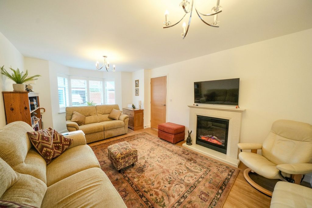 Property photo 2 of 27