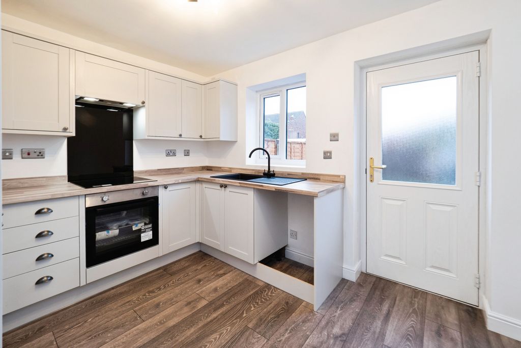 Property photo 2 of 12 Kitchen