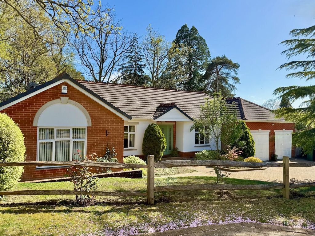Property photo 1 of 16 Front (Exterior)