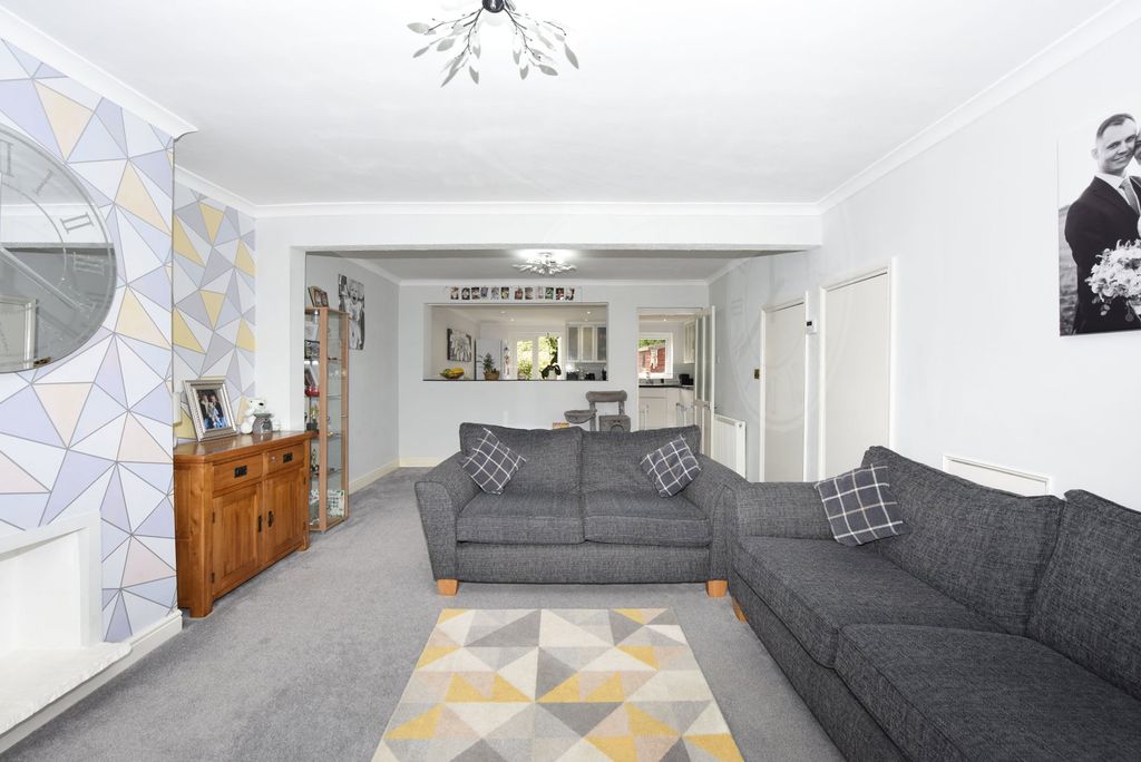 Property photo 2 of 19