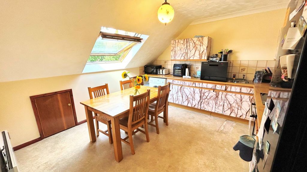 Property photo 2 of 6 4999571