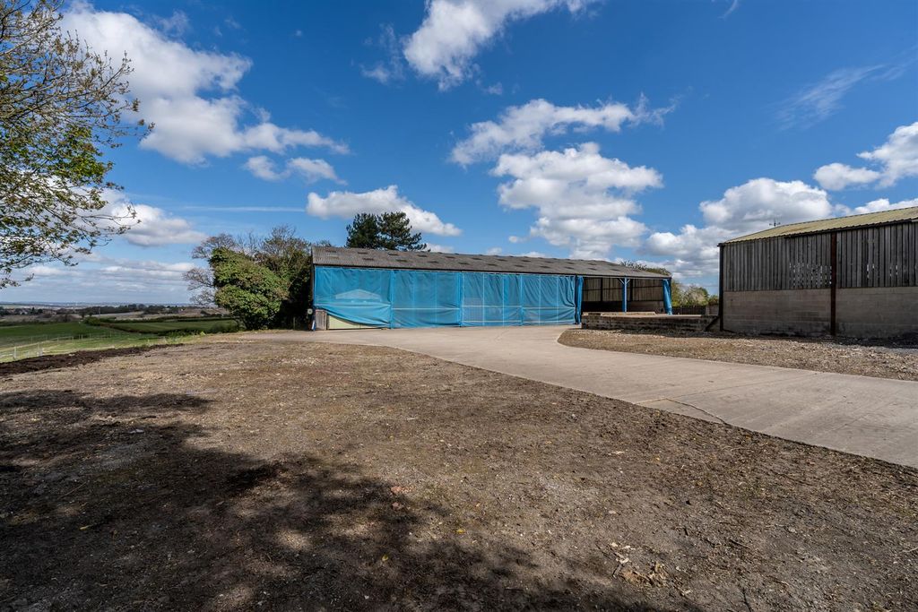 Property photo 2 of 12 Mount View Farm
