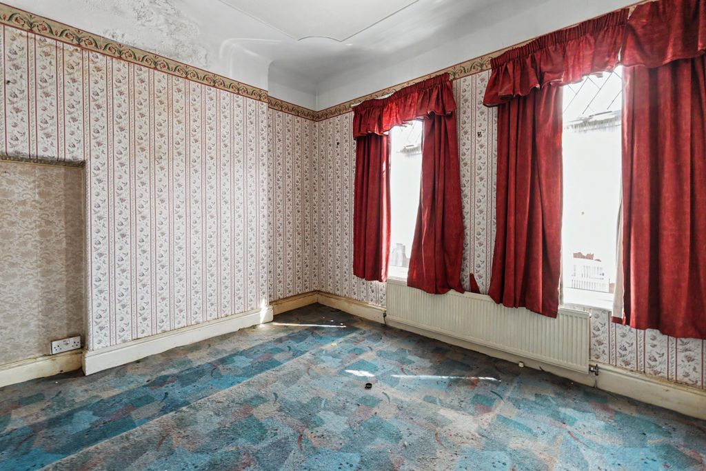 Property photo 2 of 19 27 Daventree Road, Wallasey, CH45 4Lu