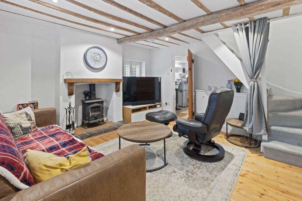 Property photo 2 of 19 Lounge