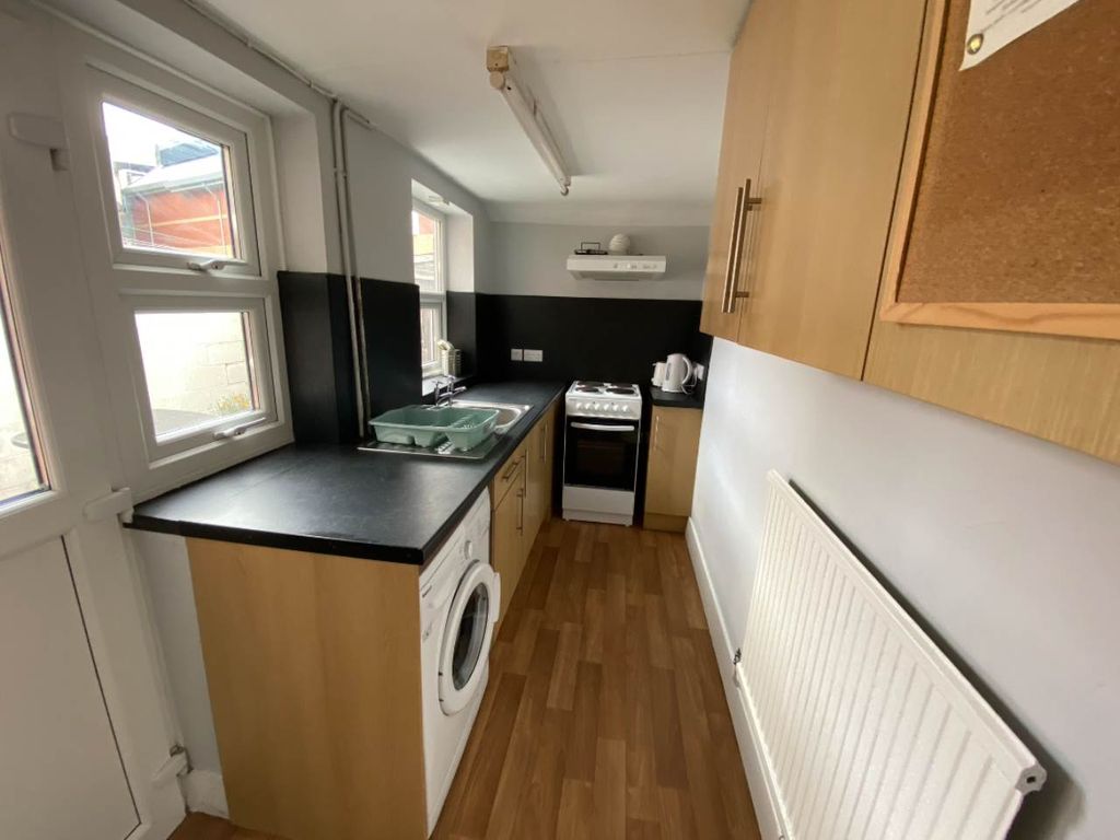 Property photo 2 of 8 Kitchen