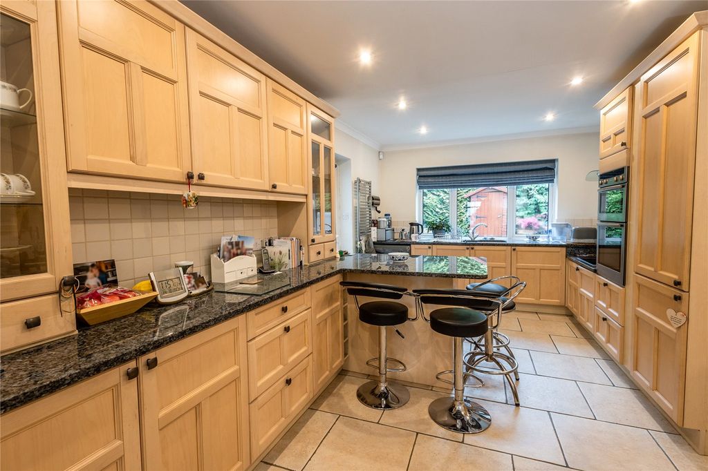 Property photo 2 of 26 Picture No. 33