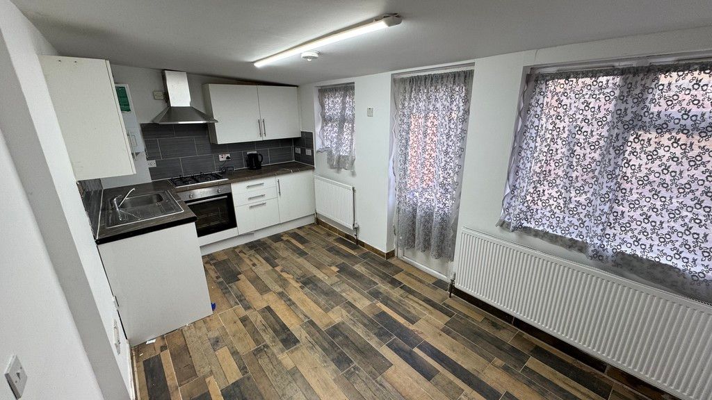 Property photo 3 of 11 9