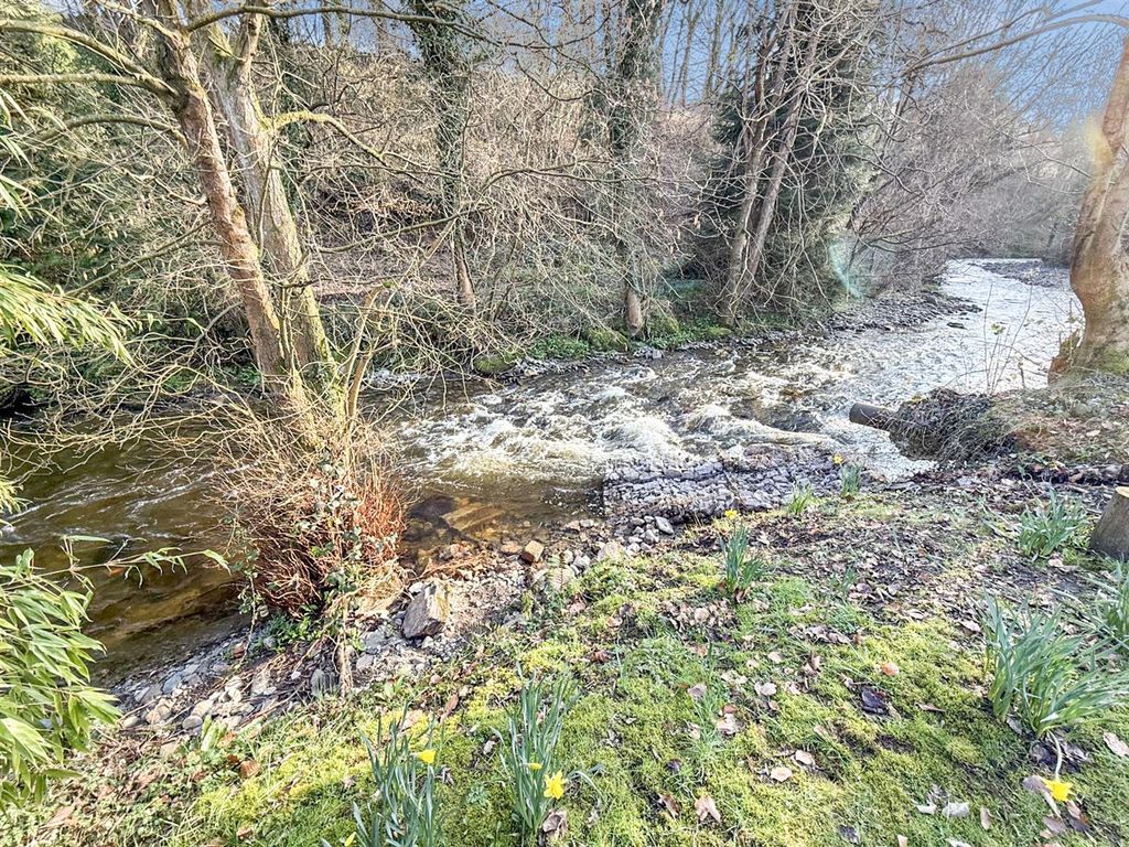 Property photo 2 of 8 Location