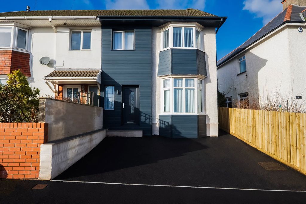 Property photo 1 of 25