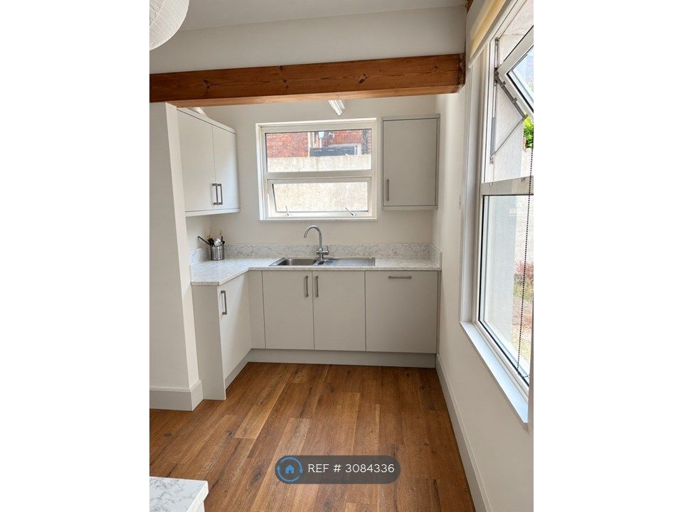 Property photo 2 of 17 Kitchen