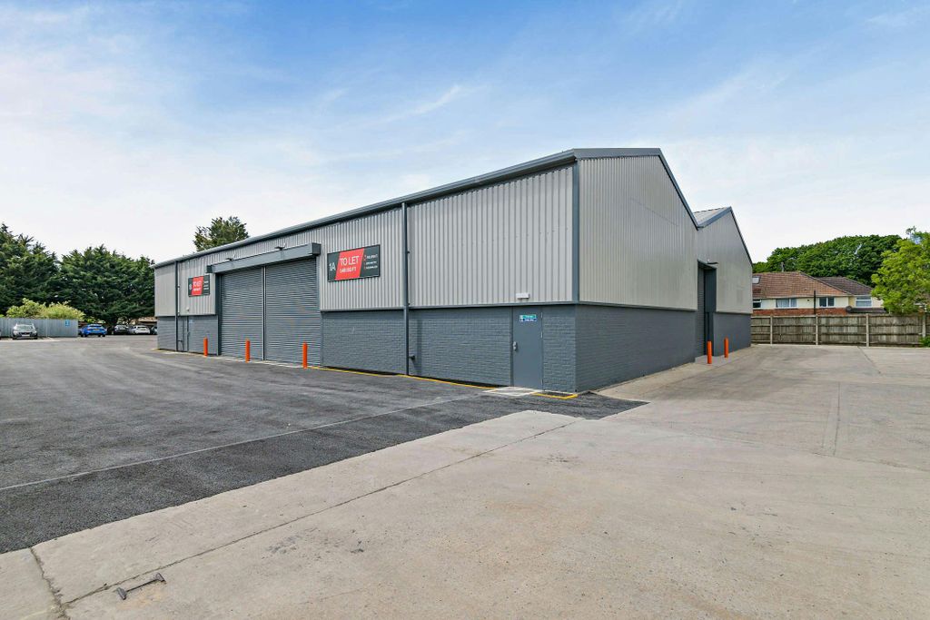 Property photo 1 of 4 8648354Exterior16800.Jpg