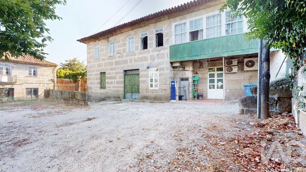Property photo 2 of 39