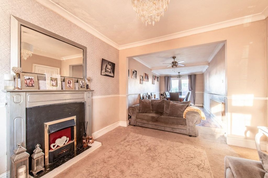 Property photo 2 of 12 Living/Dining Room