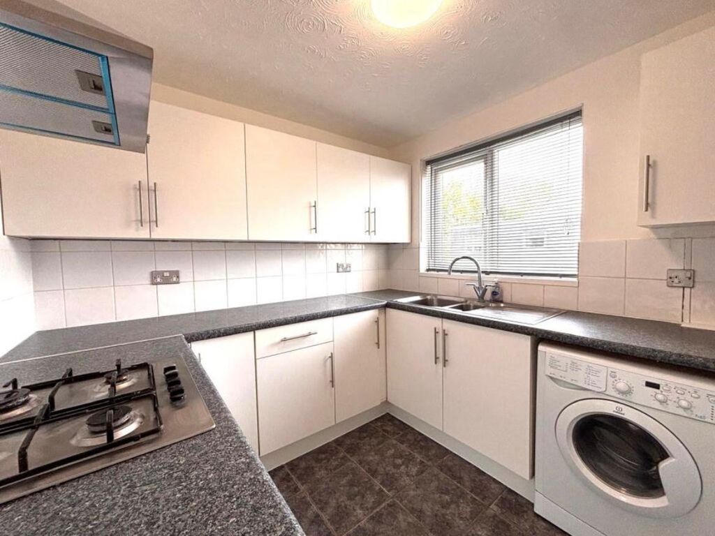 Property photo 2 of 6 Kitchen