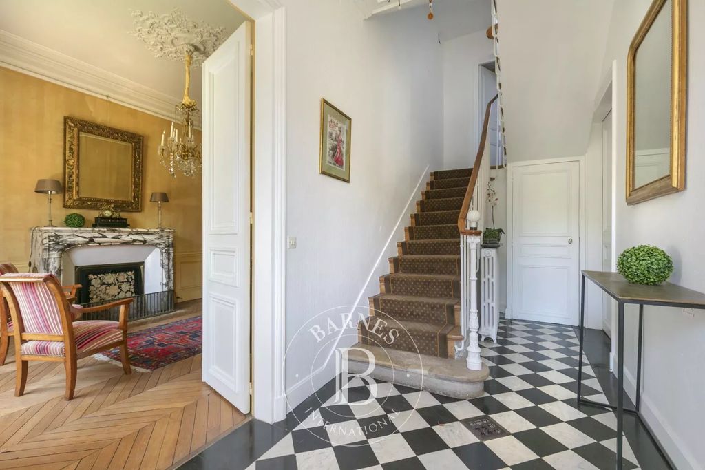 Property photo 2 of 25