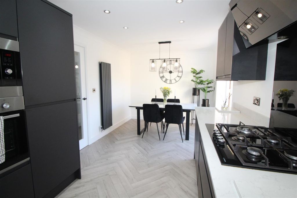 Property photo 2 of 31 Kitchen/Dining Room
