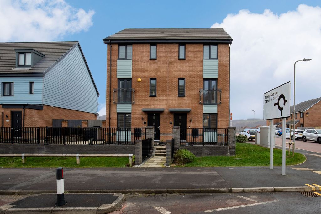 Property photo 1 of 36