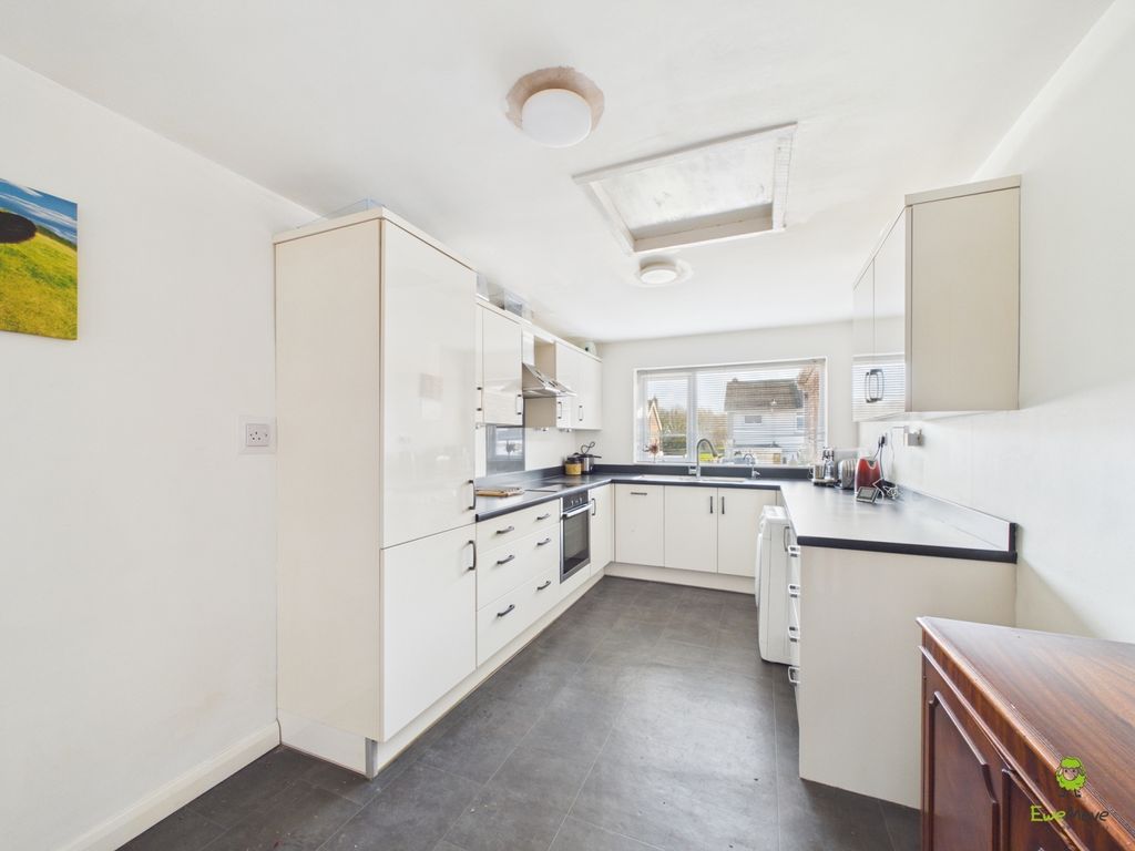 Property photo 3 of 7 Presented By Robert At Ewemove Bexleyheath And Dar