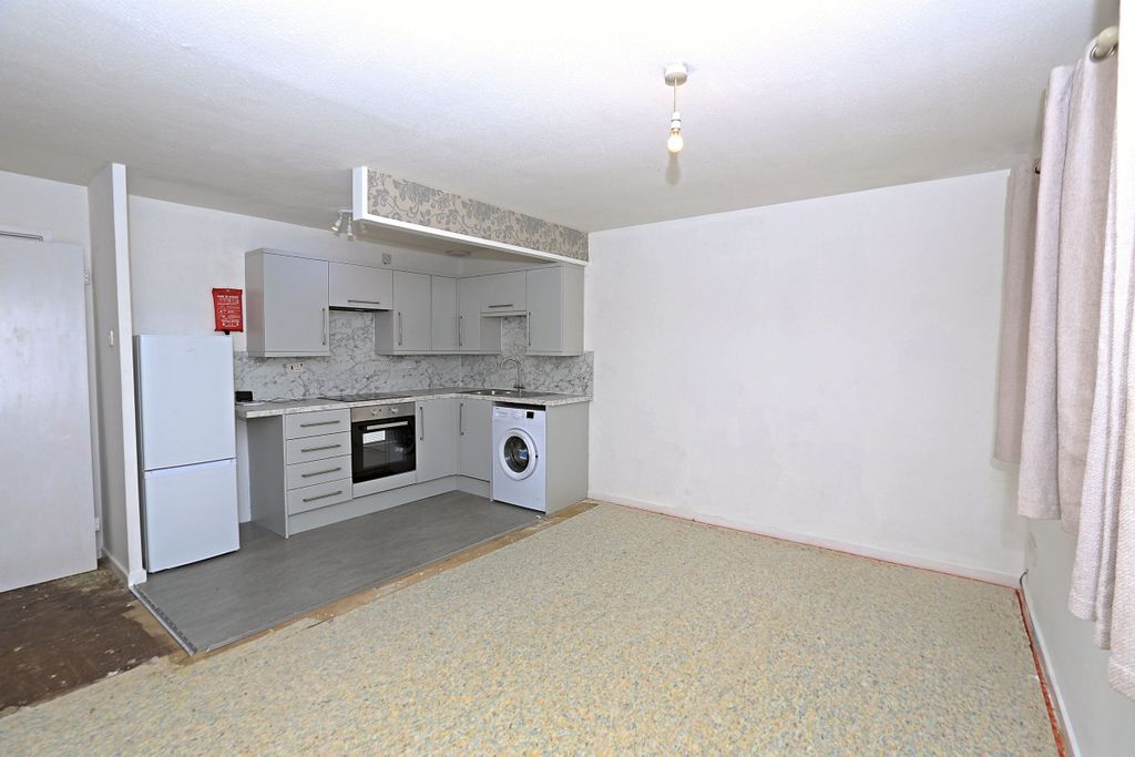 Property photo 2 of 6