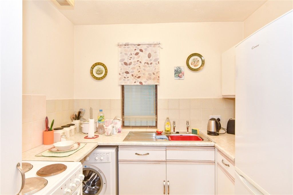 Property photo 2 of 9 Kitchen