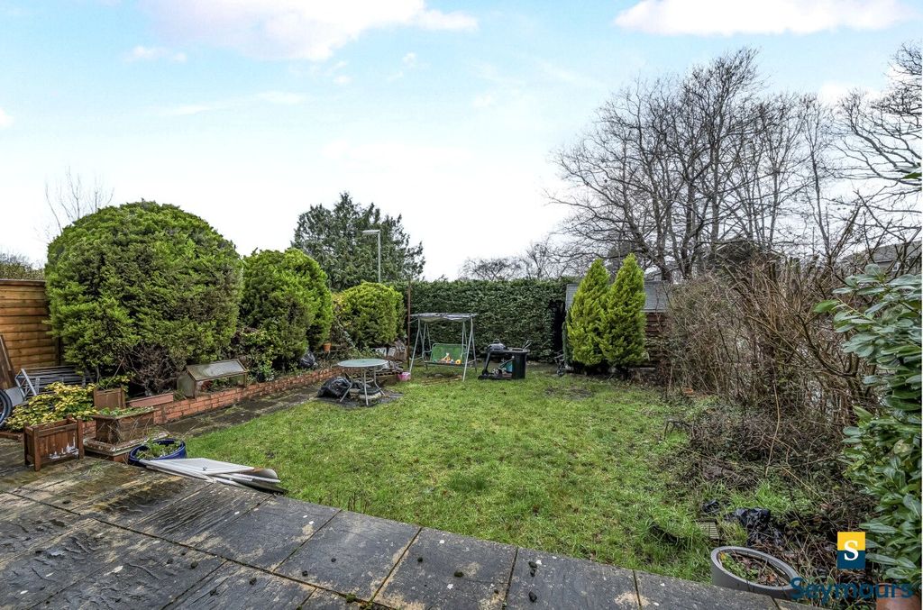 Property photo 2 of 12 Garden