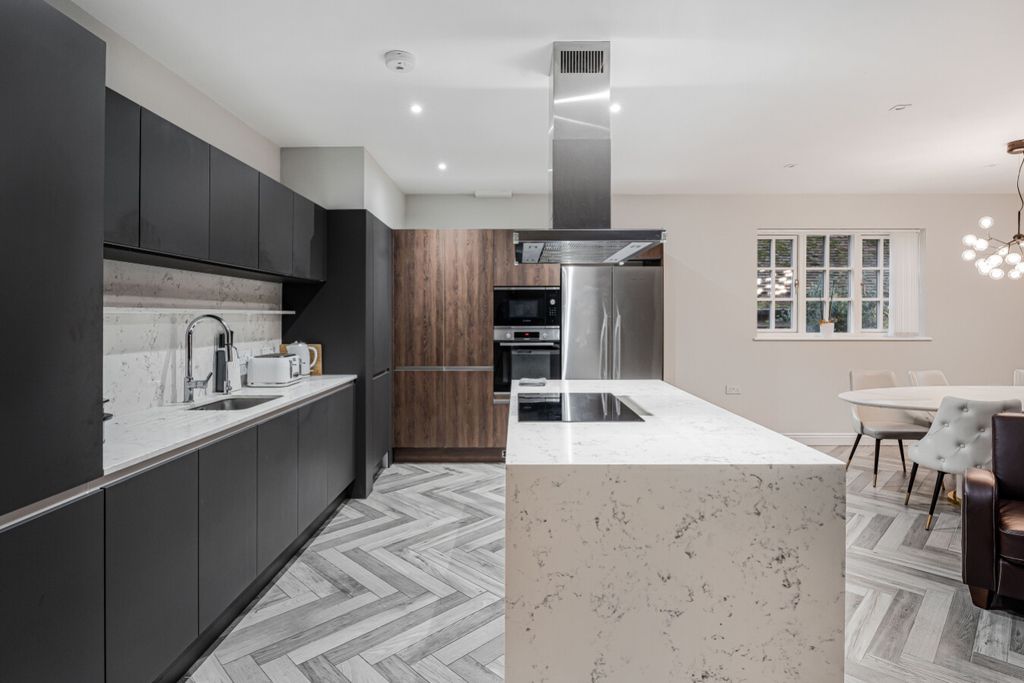 Property photo 3 of 12 Kitchen