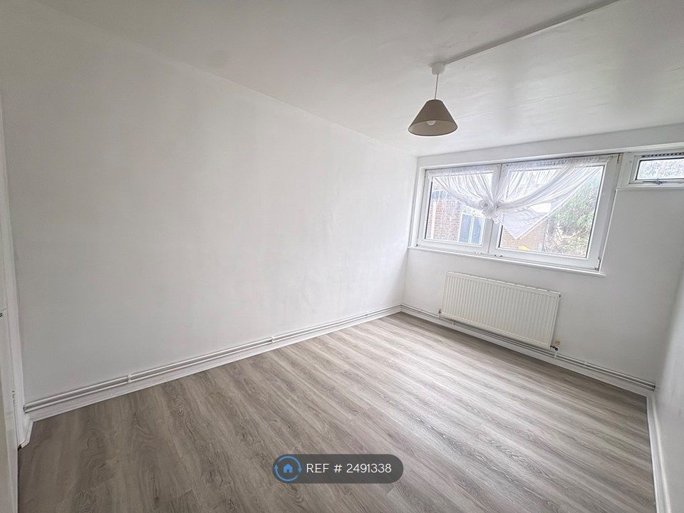 Property photo 3 of 11 Bedroom 1