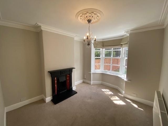 Property photo 2 of 20 Front Lounge