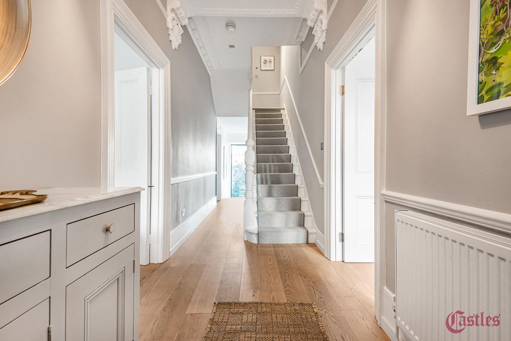 Property photo 3 of 17 Hallway