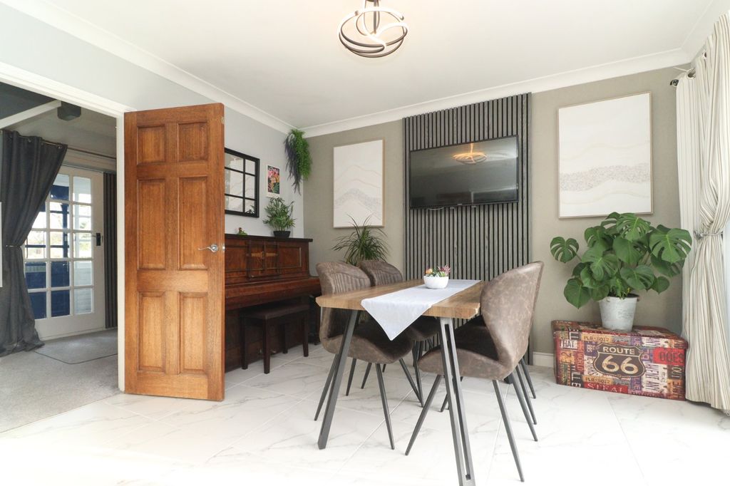 Property photo 3 of 24 Picture 3