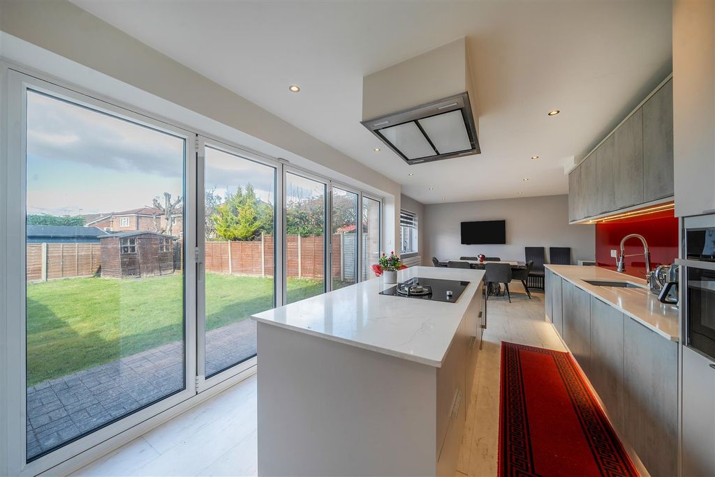 Property photo 2 of 22 Kitchen/Diner: