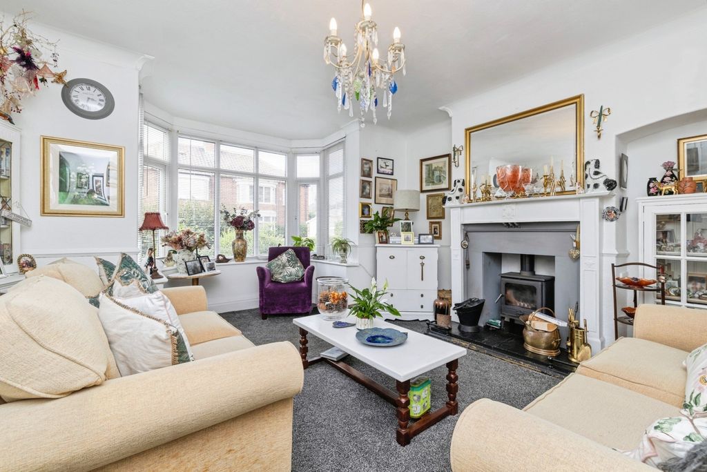 Property photo 3 of 17 Pbox-Img.Jpg