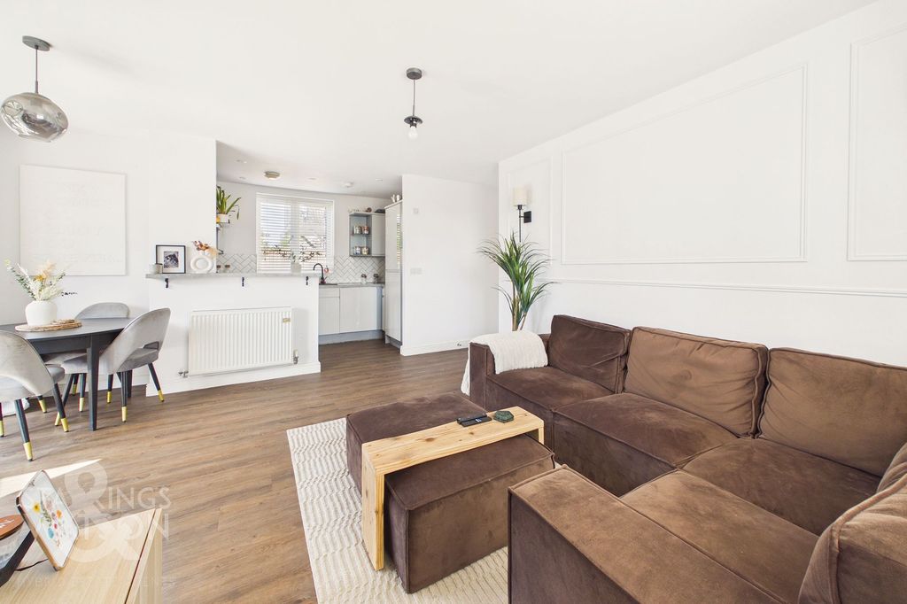 2 bed flat for saleWaterside Drive, Ditchingham, Bungay NR35 photo 5