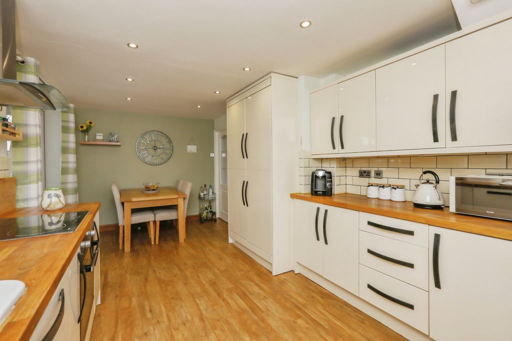 Property photo 3 of 18 8G9A9359