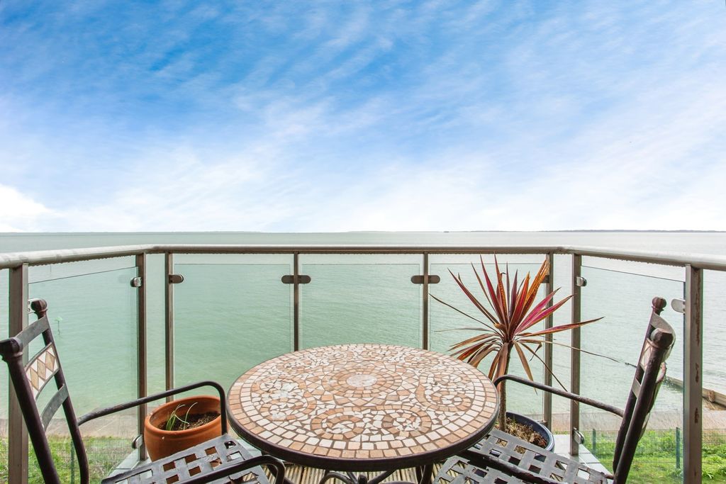 Property photo 2 of 17 Balcony