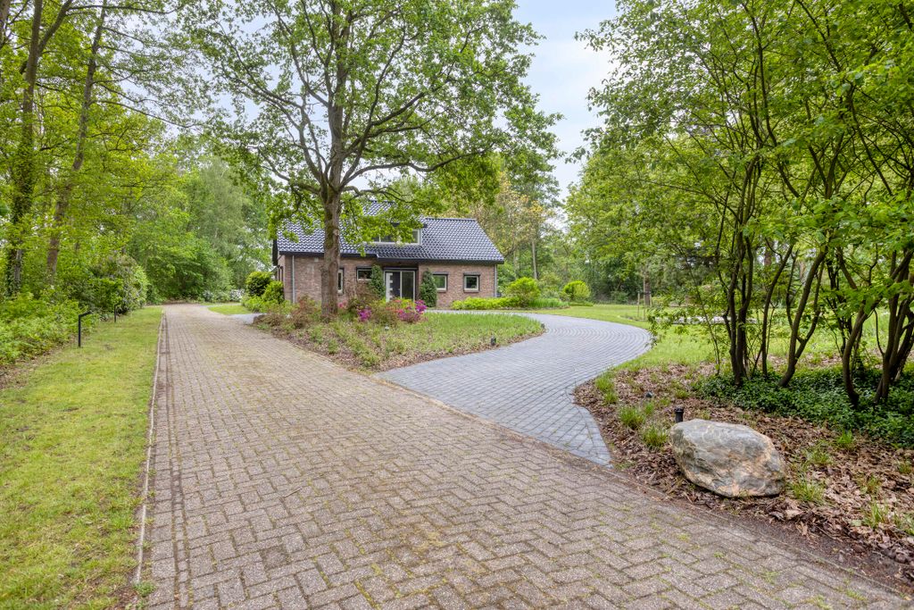 Property photo 3 of 100