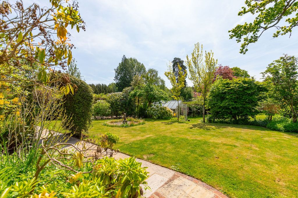 Property photo 2 of 36