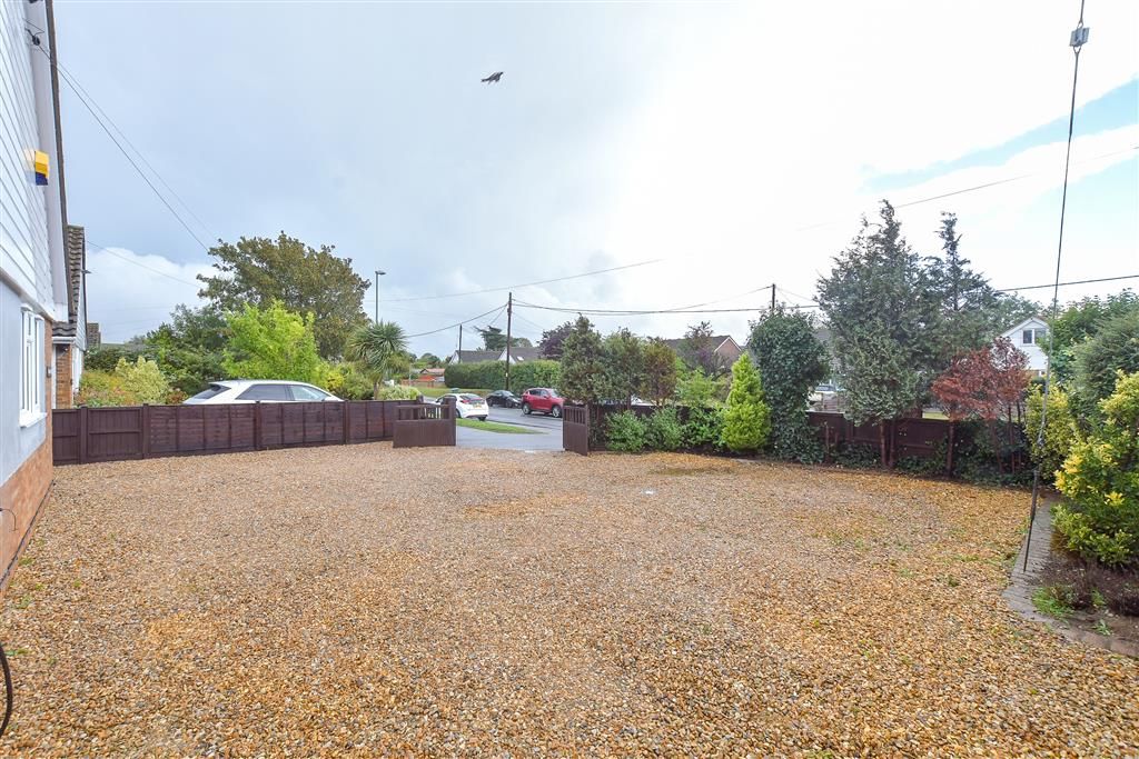 Property photo 3 of 18 Driveway/Parking