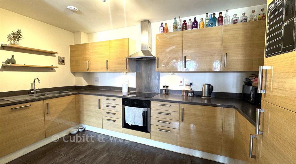 Property photo 2 of 7 Kitchen