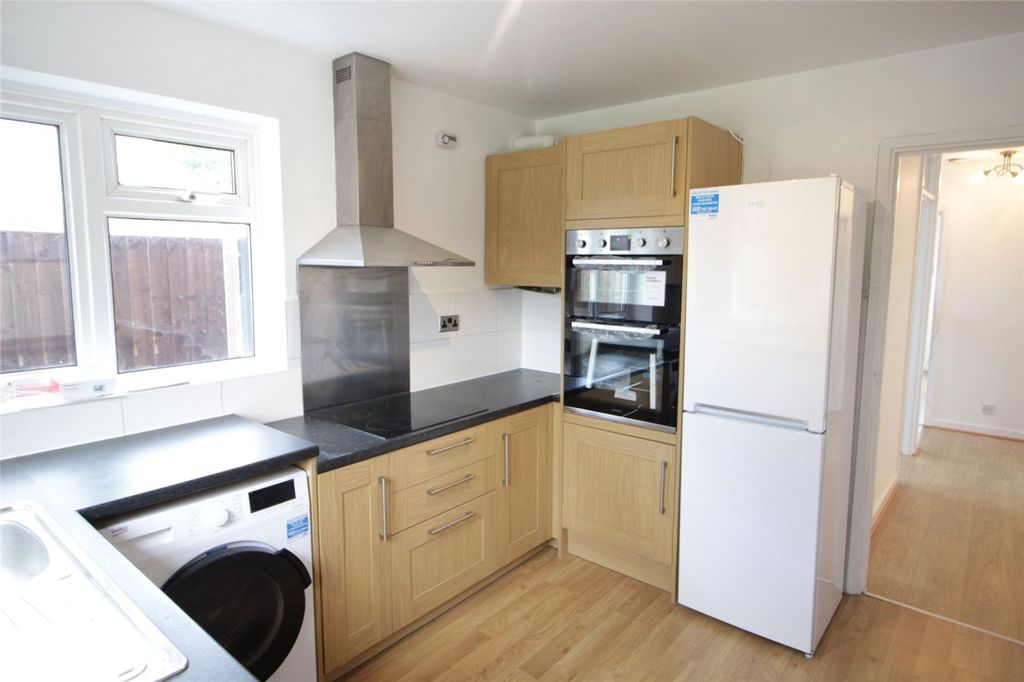 Property photo 2 of 10 Kitchen