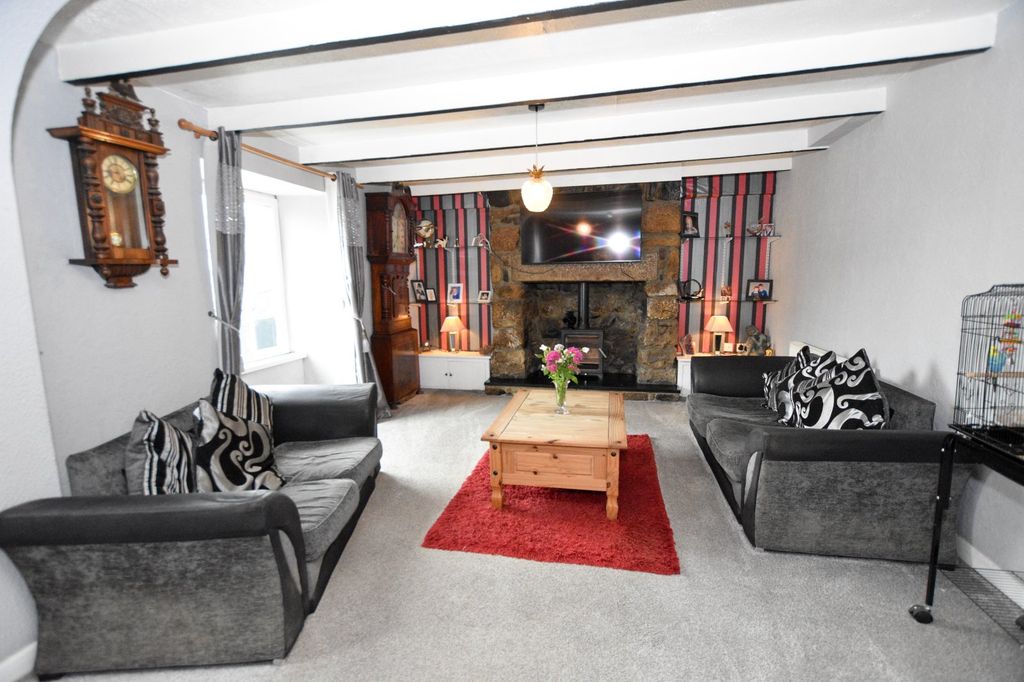 Property photo 2 of 19 Lounge
