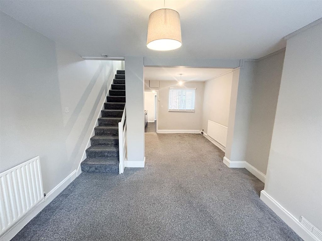 Property photo 2 of 10 Lounge/Dining Area