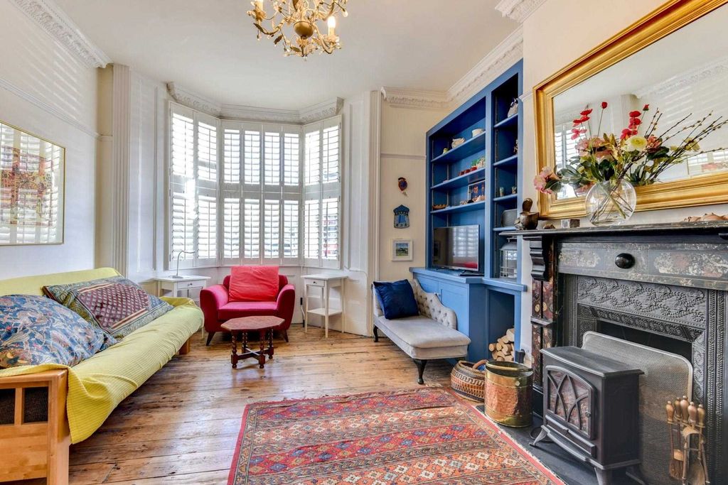 Property photo 1 of 18