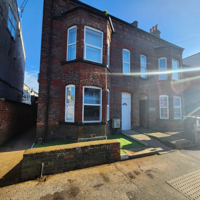 Property photo 2 of 22 Front Of Building