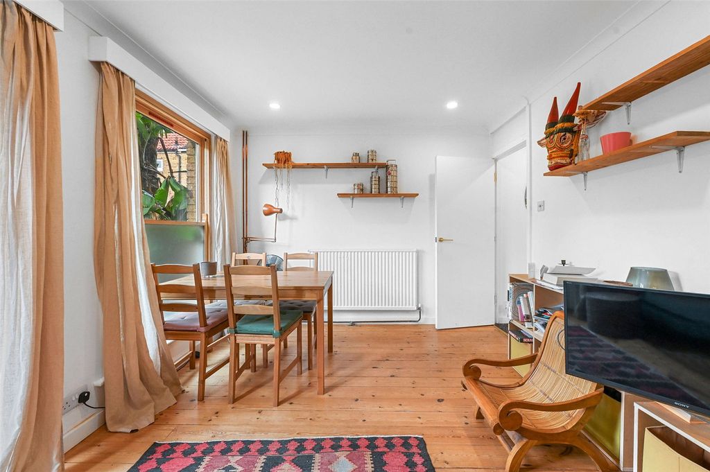 Property photo 3 of 22 Living Room