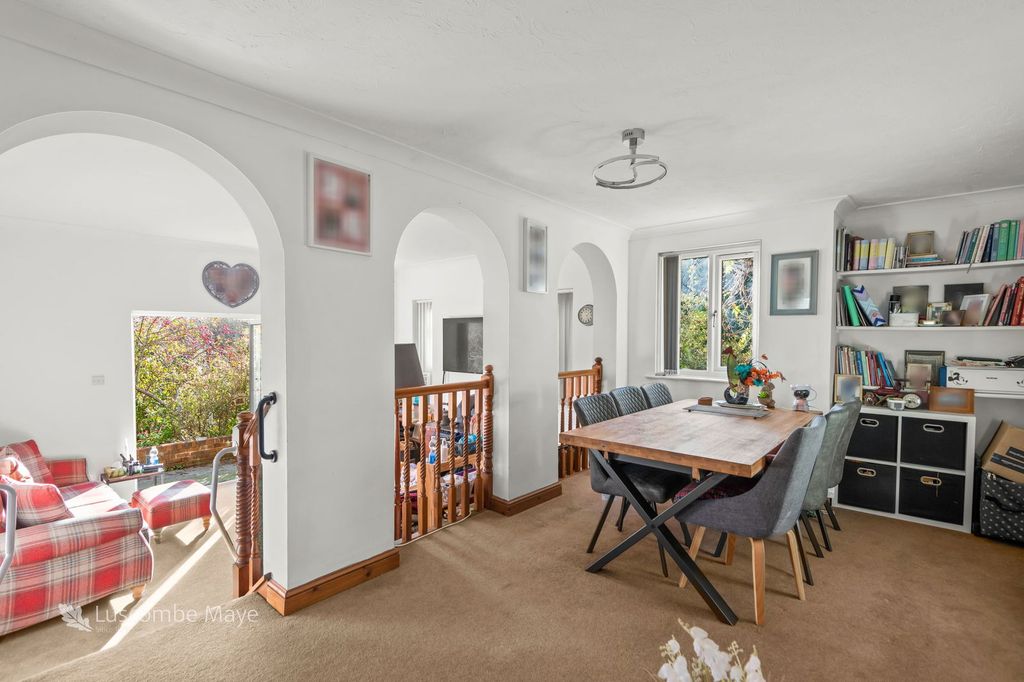 Property photo 3 of 18