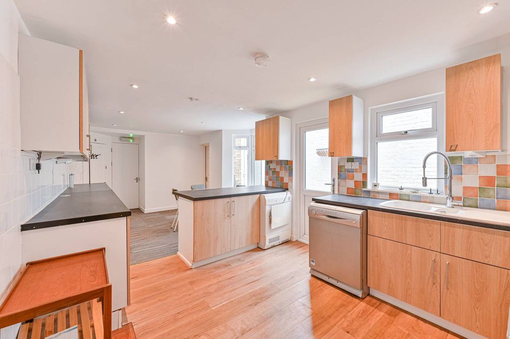 Property photo 2 of 43