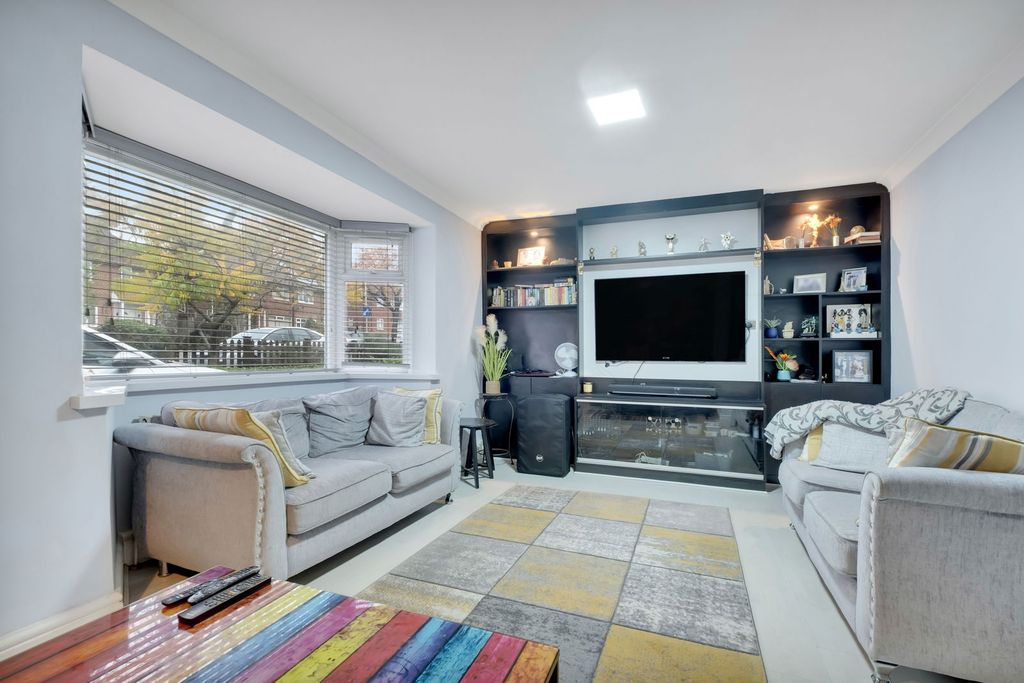 Property photo 2 of 23