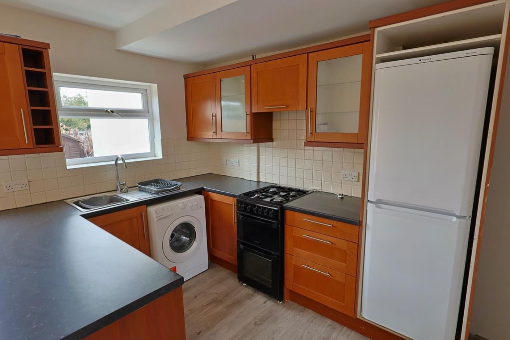 Property photo 3 of 9 Kitchen